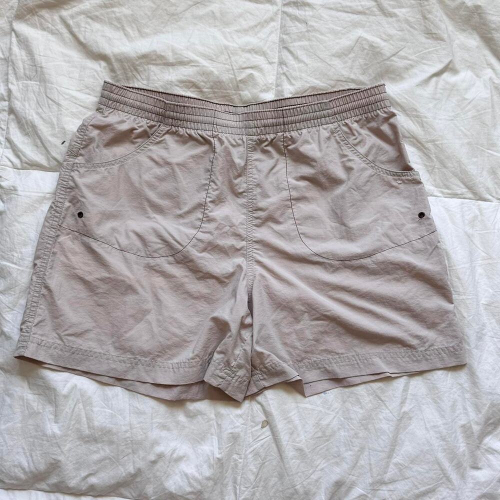 Columbia sportswear Khaki beige hiking shorts pockets size small gorpcore casual